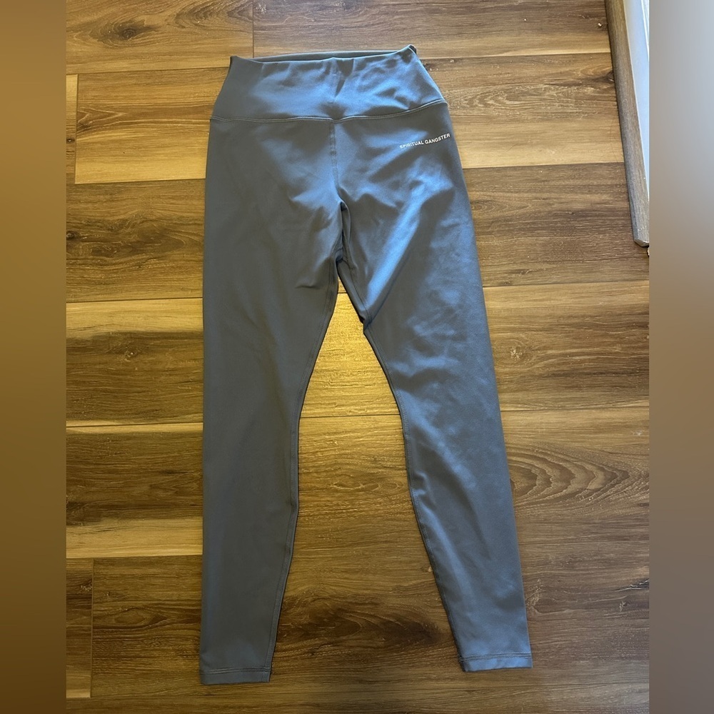 Spiritual Gangster leggings size medium. Grey